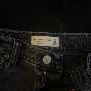 Abercrombie - The Mom Short